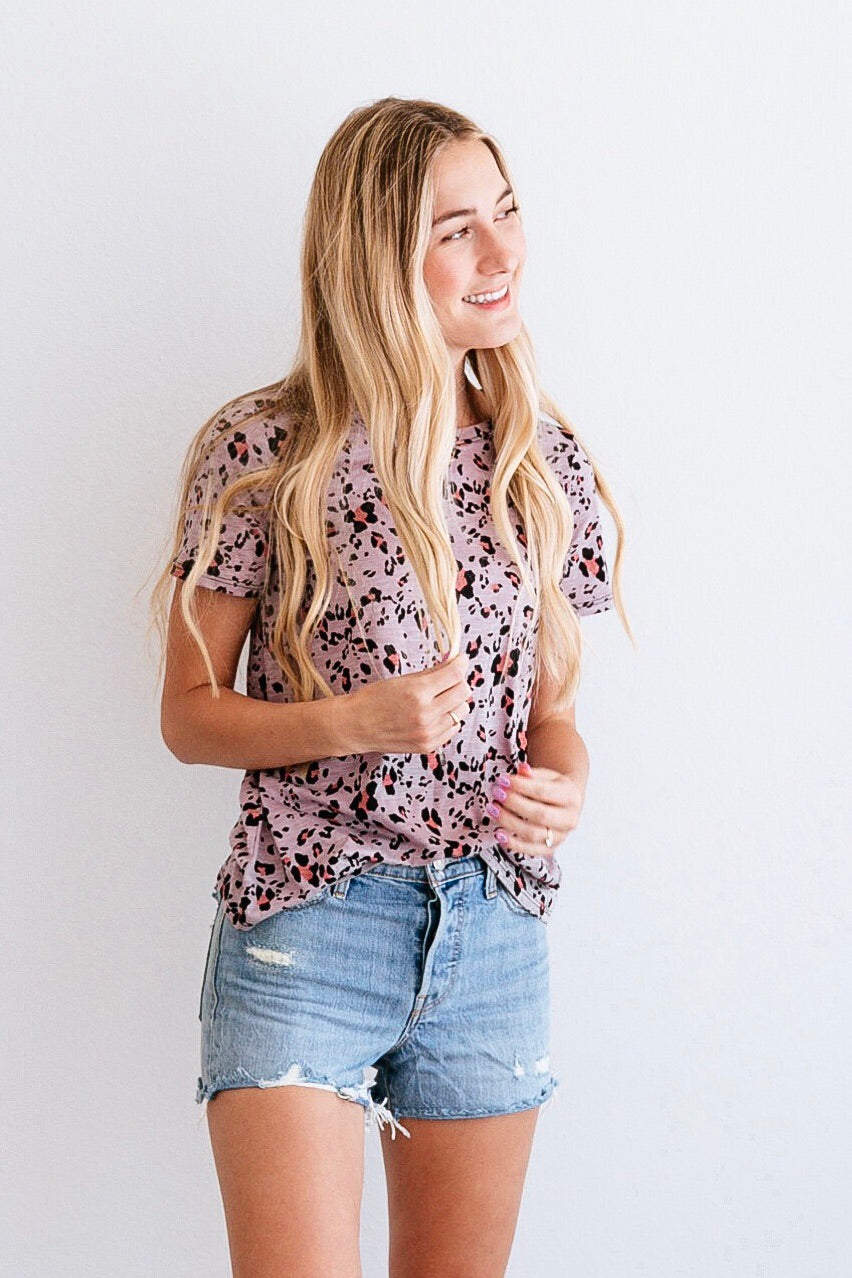 DISTRESSED LEOPARD TEE